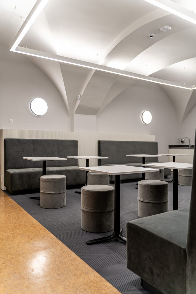 Valge lagi ja hall istumisala