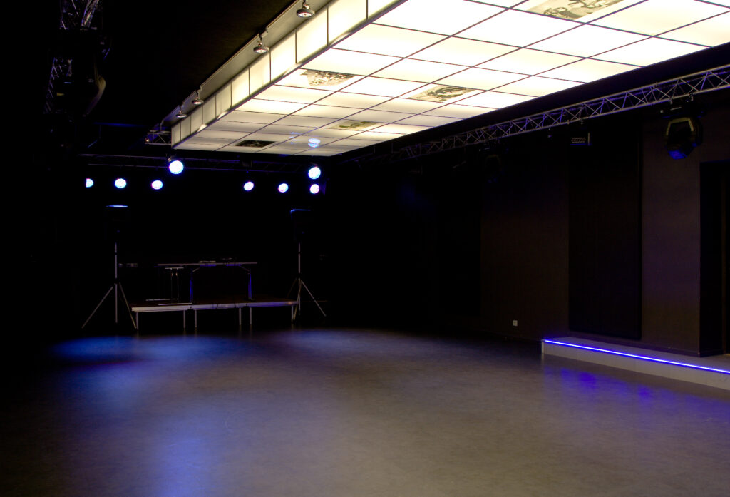 Valgustusega üritusteruum