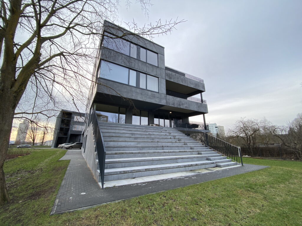 Kaasaegne kortermaja