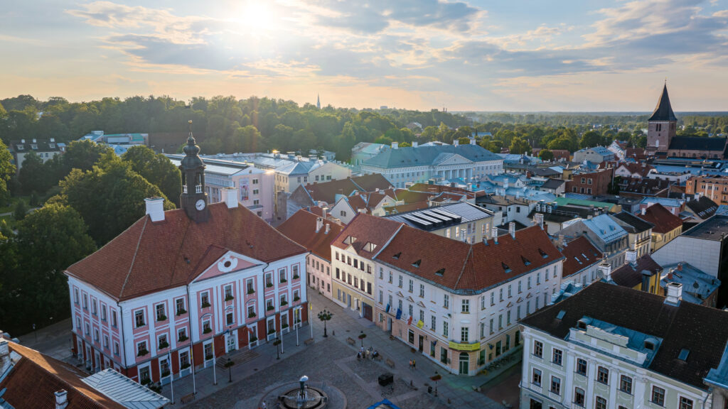 Tartu vanalinna kohal kõrguv RADHAUS arendusprojekt Raekoja platsi läheduses ajaloolises linnakeskkonnas